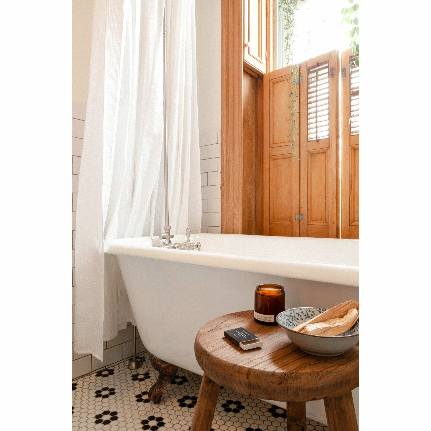 Aqua Eden VCT3D603019NT5 60-Inch Cast Iron Roll Top Clawfoot Tub With 3-3/8 Inch Wall Drillings, White/Oil Rubbed Bronze - Image 8