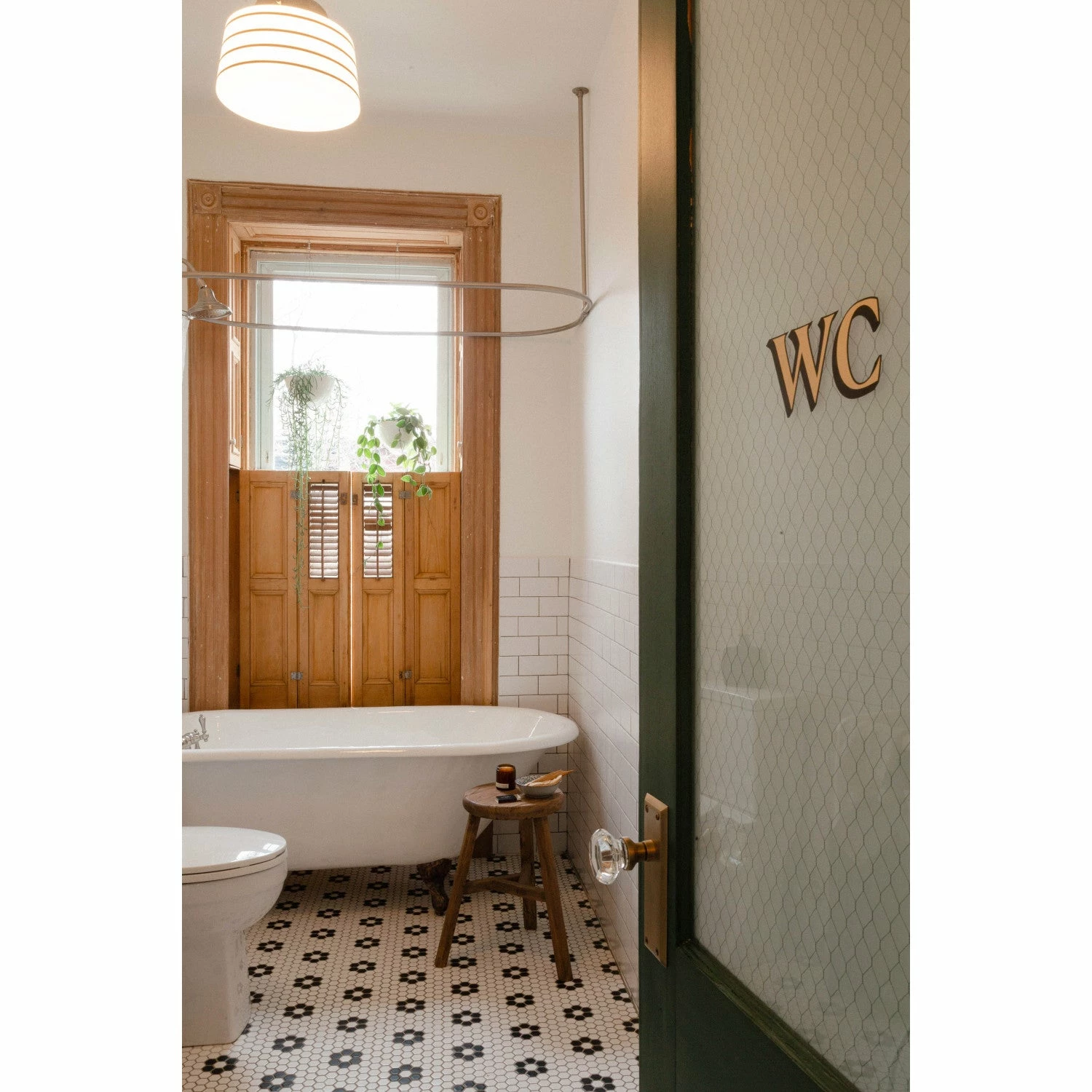 Aqua Eden VCT3D603019NT5 60-Inch Cast Iron Roll Top Clawfoot Tub With 3-3/8 Inch Wall Drillings, White/Oil Rubbed Bronze - Image 10