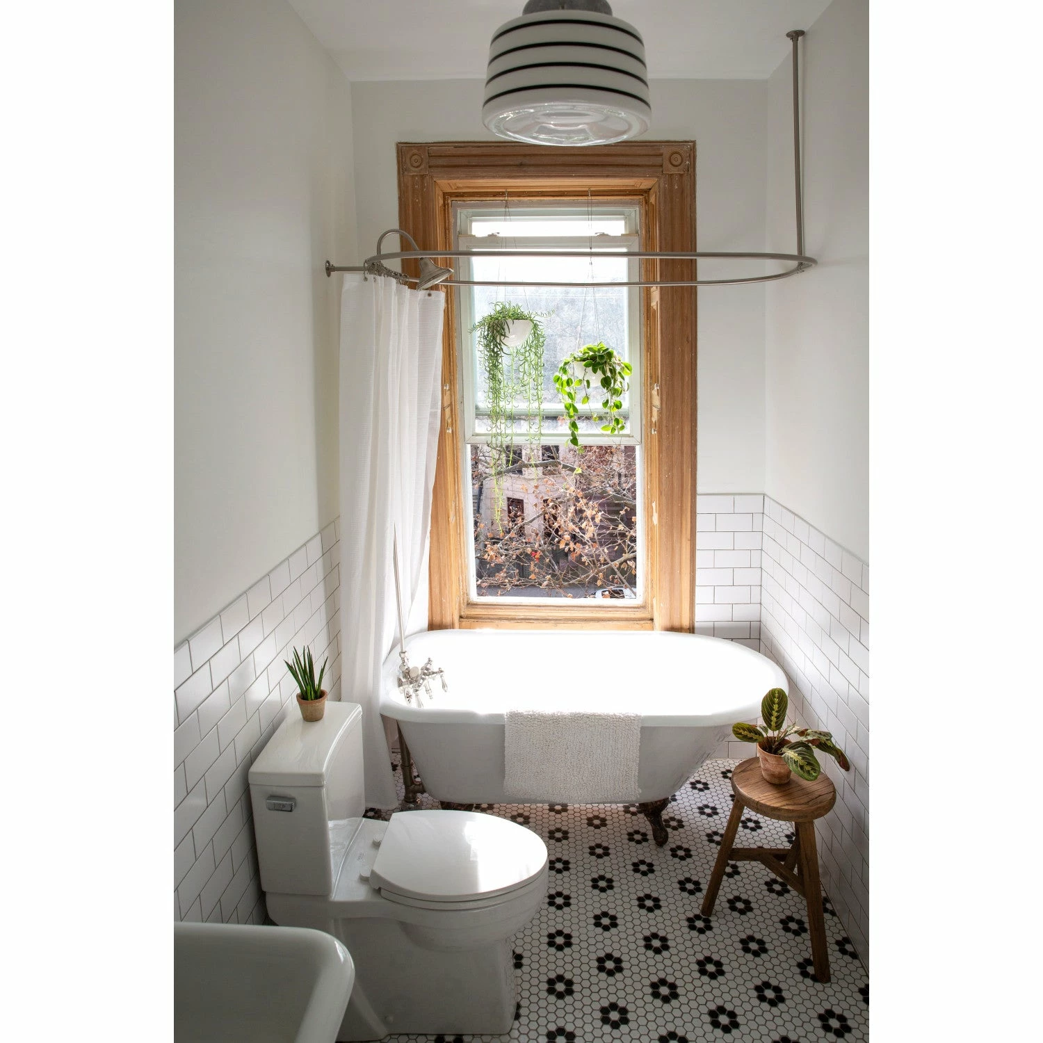 Aqua Eden VCT3D603019NT5 60-Inch Cast Iron Roll Top Clawfoot Tub With 3-3/8 Inch Wall Drillings, White/Oil Rubbed Bronze - Image 13